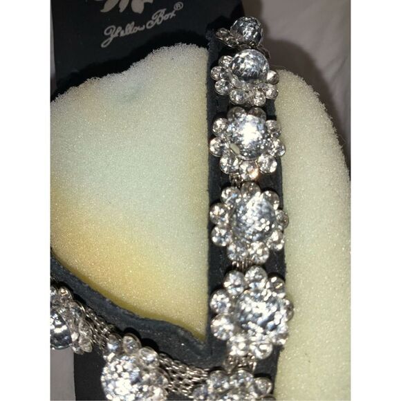 Yellow box flip flops size 6.5 - Picture 3 of 10